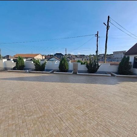 Baffour Apartments Adiebeba Εξωτερικό φωτογραφία