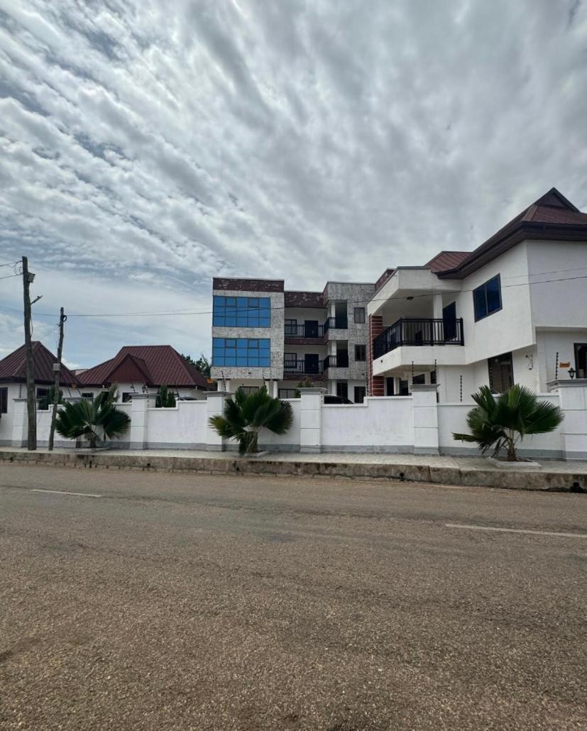 Baffour Apartments Adiebeba Εξωτερικό φωτογραφία